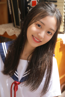 初高中女厕所偷窥美女嘘嘘